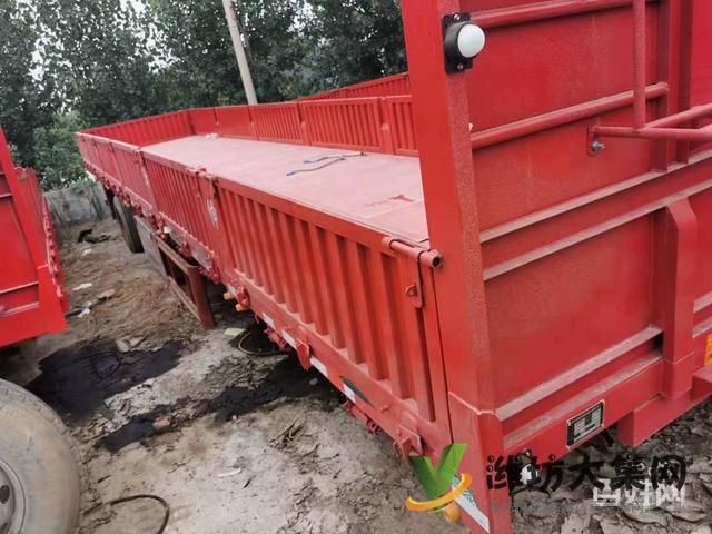 低價轉(zhuǎn)讓13米60高二手標(biāo)箱側(cè)翻半掛車,原車手續(xù),