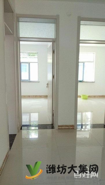 濰州路佳樂家對面 恒祥小區(qū) 1樓帶院子外開門