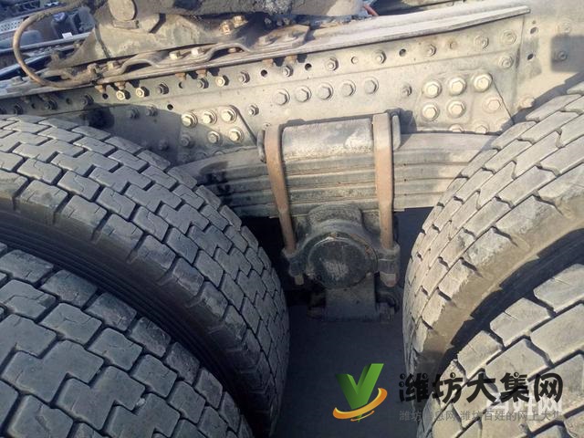 17年二手一汽解放牽引車國五雙驅(qū)輕體420馬力