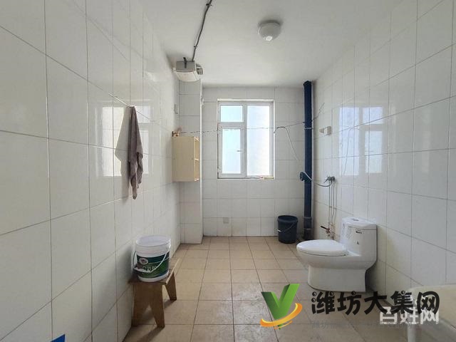 東方太陽(yáng)城電梯房大H戶型150平120萬(wàn)車位10萬(wàn)