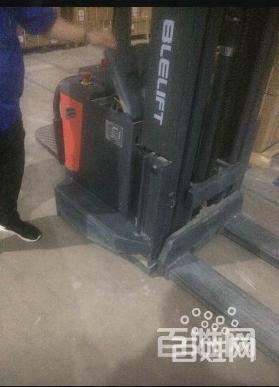 電動(dòng)叉車,電動(dòng)拖車電瓶更換