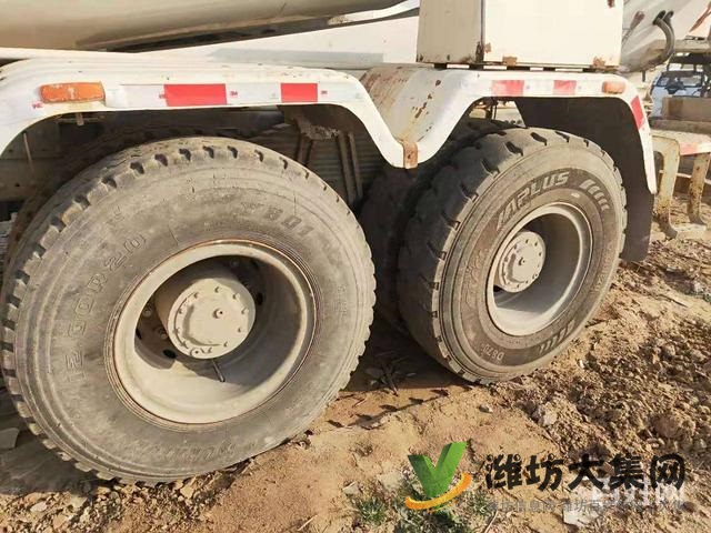 出售17年國(guó)五二手豪沃?jǐn)嚢柢?大14方 后八輪