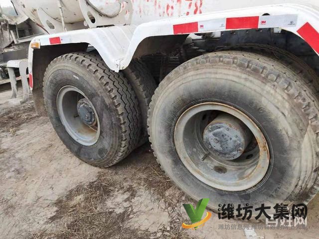 低價出售17年大20方亞特上裝豪沃攪拌車 前四后八