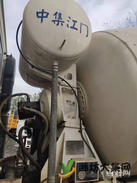 17年二手豪沃攪拌車 大12方 后八輪 340馬力