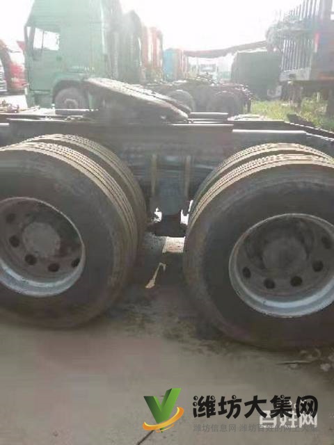 17年國五 500馬力 雙驅(qū)輕體二手解放牽引車