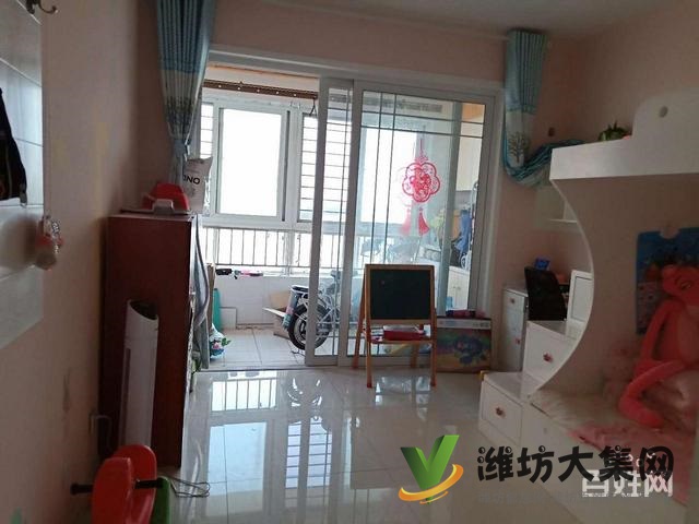 泰華近東方明珠 三室一廳精裝修拎包入住