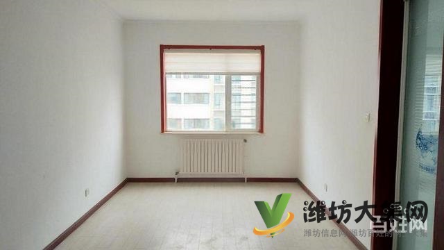 濰城區(qū)政府單位房一樓179平帶100平大院子毛坯3