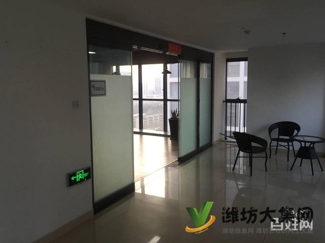 陽光100純寫字樓 兩臺空調帶獨立辦公室與部分辦公家具