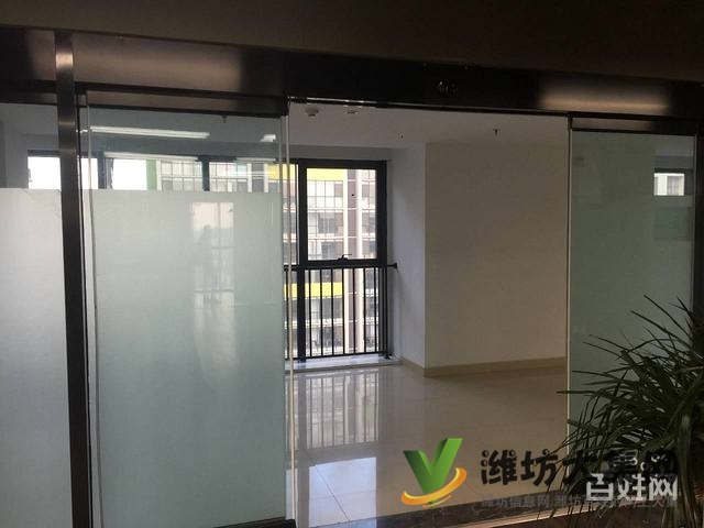 陽光100純寫字樓 兩臺空調帶獨立辦公室與部分辦公家具