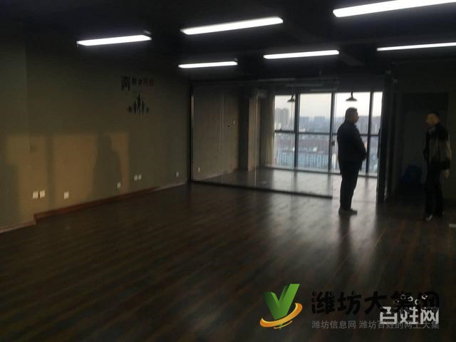 陽光100純寫字樓 兩臺空調帶獨立辦公室與部分辦公家具