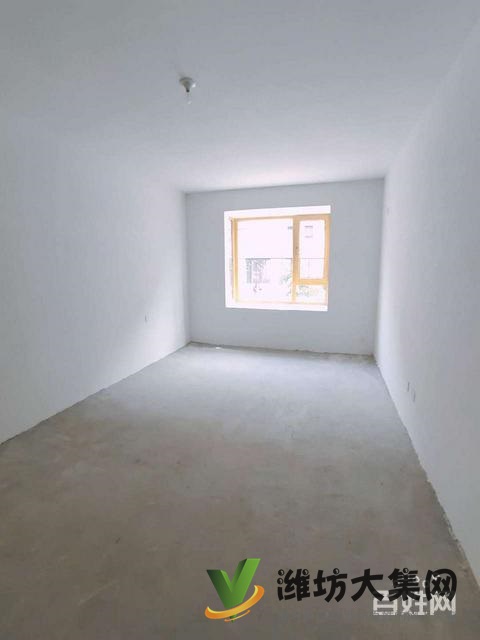 玫瑰公館一樓帶大院！送城市會(huì)客廳！三居，更名貸款，