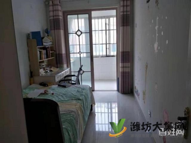 外國(guó)語(yǔ)房樓層,大三居,精裝修,領(lǐng)包入住,再送車庫(kù)一個(gè)