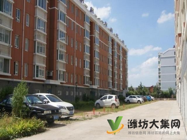 外國(guó)語(yǔ)房樓層,大三居,精裝修,領(lǐng)包入住,再送車庫(kù)一個(gè)