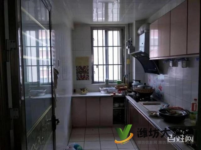 外國(guó)語(yǔ)房樓層,大三居,精裝修,領(lǐng)包入住,再送車庫(kù)一個(gè)