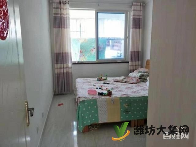 外國(guó)語(yǔ)房樓層,大三居,精裝修,領(lǐng)包入住,再送車庫(kù)一個(gè)