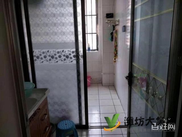 外國(guó)語(yǔ)房樓層,大三居,精裝修,領(lǐng)包入住,再送車庫(kù)一個(gè)