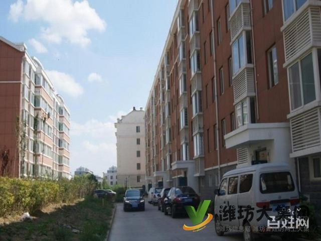 外國(guó)語(yǔ)房樓層,大三居,精裝修,領(lǐng)包入住,再送車庫(kù)一個(gè)