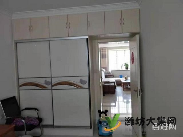 外國(guó)語(yǔ)房樓層,大三居,精裝修,領(lǐng)包入住,再送車庫(kù)一個(gè)