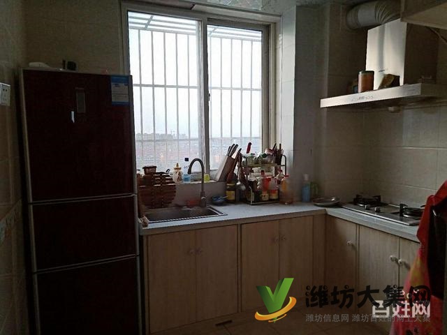 泰華近東方明珠 三室一廳精裝修拎包入住