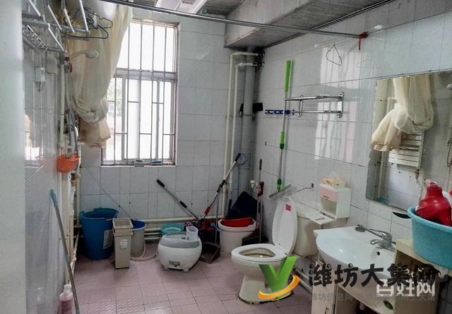 圣榮廣場多層1樓,精裝3室,房東急售,現(xiàn)在僅僅只要