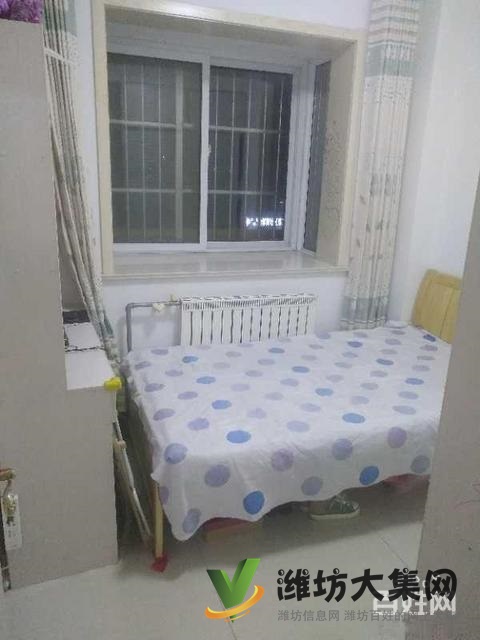 精裝修三室兩廳一衛,帶地下室,車位充足