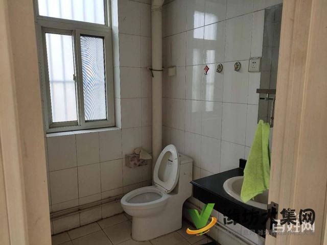 水岸綠洲黃.金2樓精裝2室房帶倉(cāng)庫(kù)急售