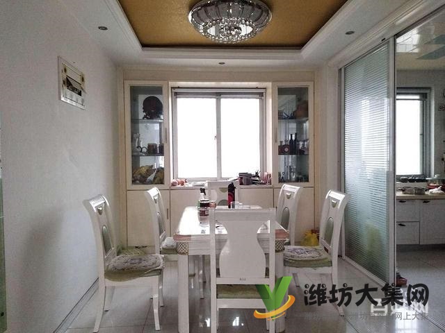 華僑學(xué)校旁銀豐新都多層133平精裝南北通透但是僅售