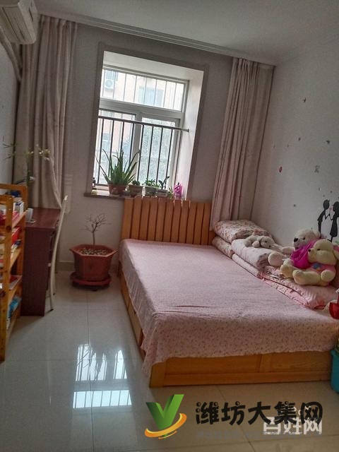 市北區(qū)新龍現(xiàn)代城帶35平車庫(kù),車位兩個(gè),過(guò)戶費(fèi)用低