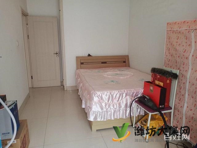 市北區(qū)新龍現(xiàn)代城帶35平車庫(kù),車位兩個(gè),過(guò)戶費(fèi)用低