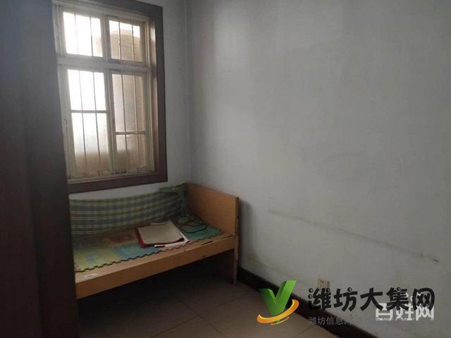 城北供銷社家屬院精裝1樓帶院帶家具低.價(jià)出租