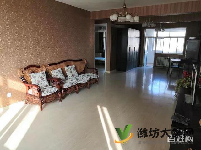 車(chē)站南青年路精裝3室 客廳朝陽(yáng) 干凈150平139