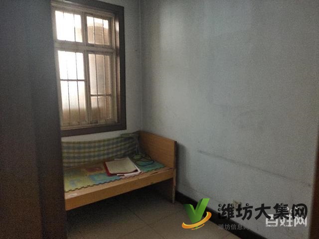 城北供銷社家屬院精裝1樓帶院帶家具低.價(jià)出租