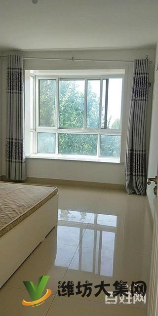 中央世家電梯房3室2廳帶部分家具,非常干凈,急租