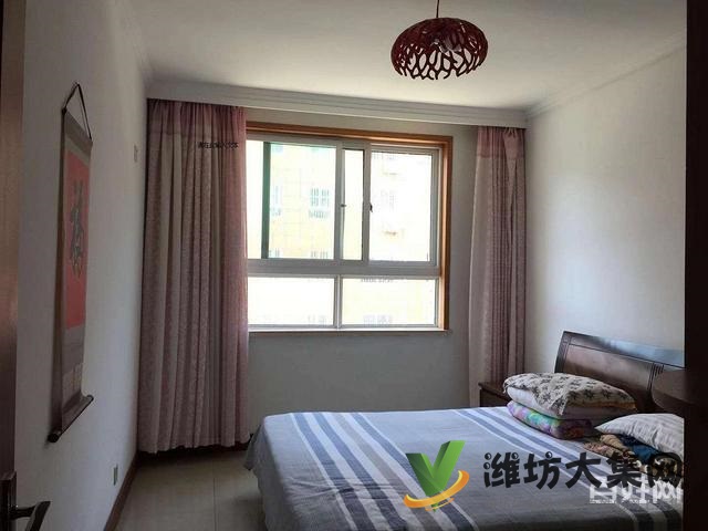 安順小區精裝三室鄰近東風街,空調兩部,家電齊全,急