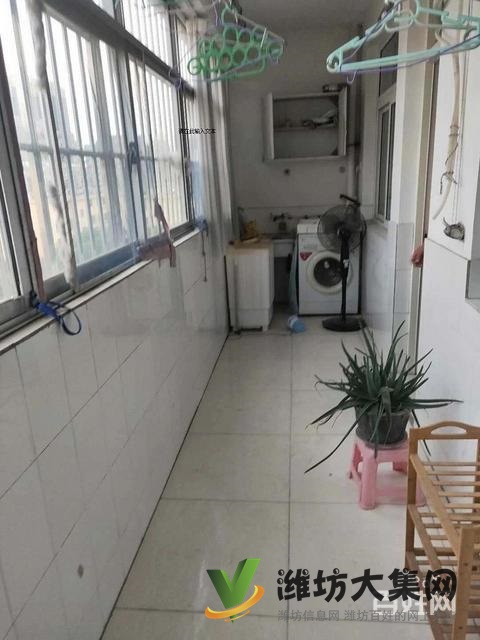 安順小區精裝三室鄰近東風街,空調兩部,家電齊全,急