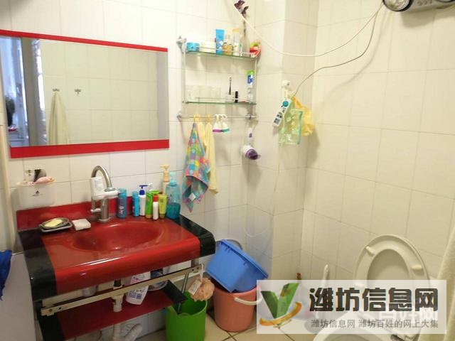 家樂花園,帶車庫,多層三樓,精致裝修,三室兩廳。