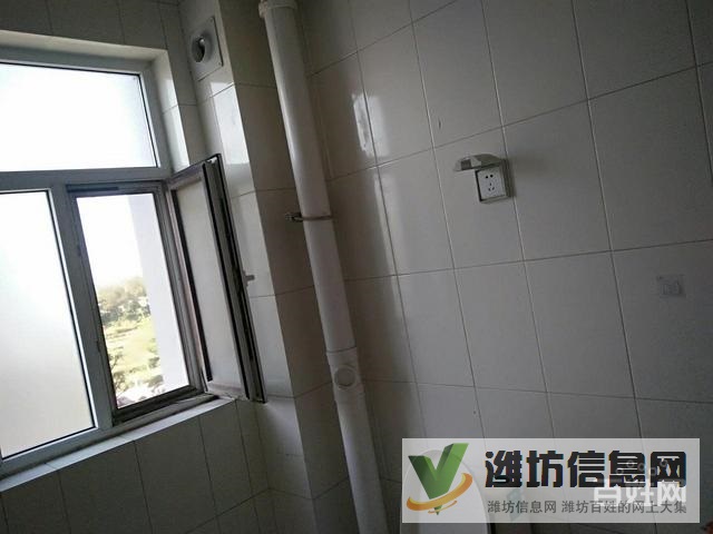 水木菁華,簡(jiǎn)單裝修,兩室兩廳,僅售30萬(wàn)。