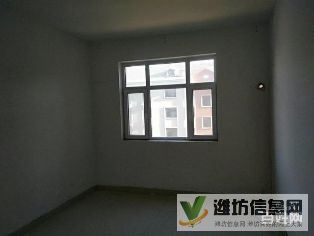 水木菁華,簡(jiǎn)單裝修,兩室兩廳,僅售30萬(wàn)。