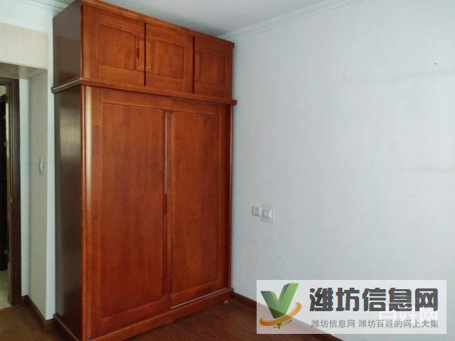 北苑學校近,現(xiàn)房三室,氧吧社區(qū),綠化率高,成熟小區(qū),特價出售