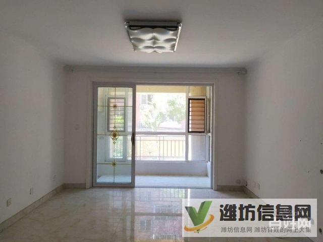 北苑學校近,現(xiàn)房三室,氧吧社區(qū),綠化率高,成熟小區(qū),特價出售