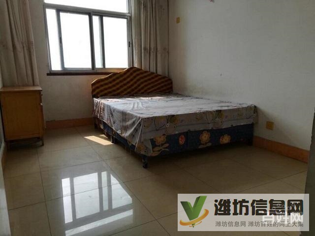 ,兩室一廳簡單裝修帶地下室,緊鄰公園購物中心