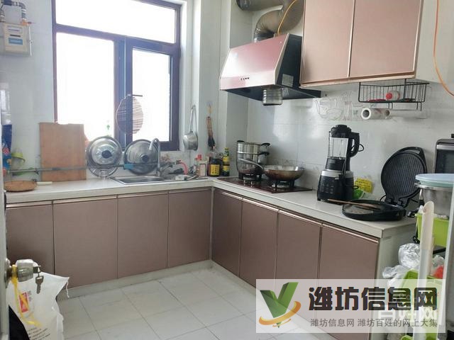 建橋?qū)W校一路之隔 大三室 133平精裝 僅售72.6火急急新惠