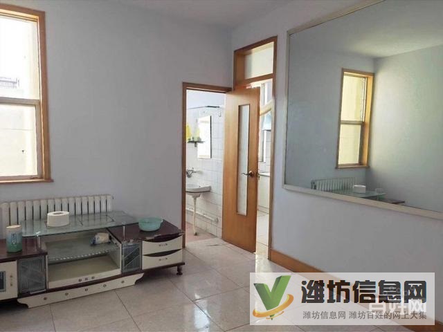 鏡湖小區急出售。三室一廳一衛。價格美麗