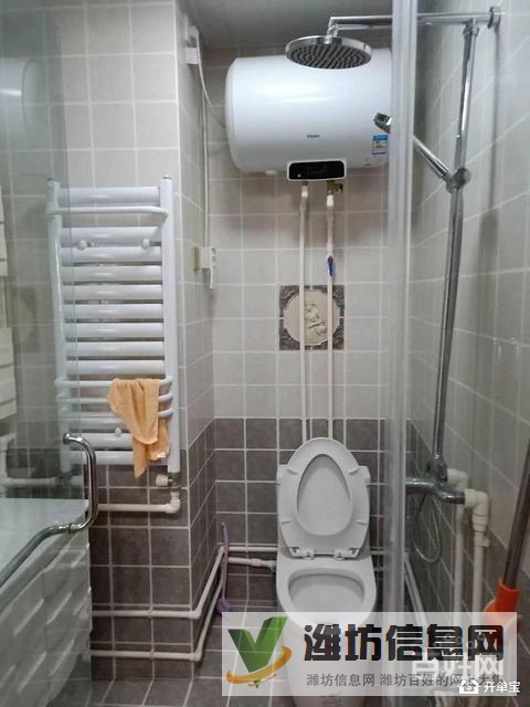 鏡湖小區急出售。三室一廳一衛。價格美麗