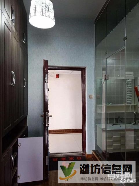 鏡湖小區急出售。三室一廳一衛。價格美麗