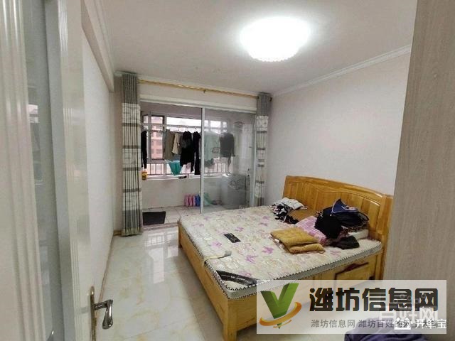 鏡湖小區急出售。三室一廳一衛。價格美麗