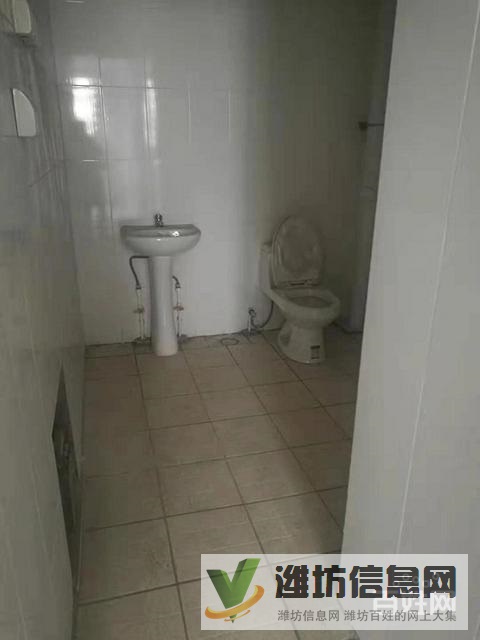 更名貸款,三室兩廳,帶閣樓。