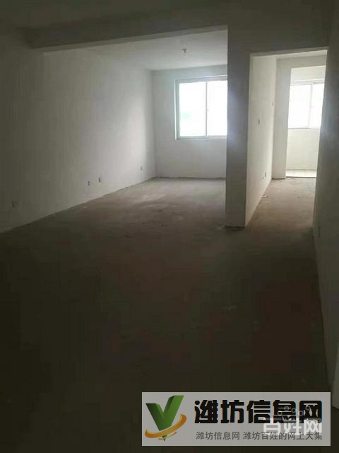 更名貸款,三室兩廳,帶閣樓。