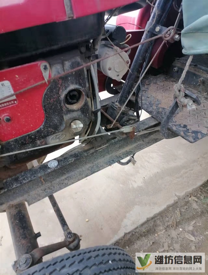 8成新的拖拉機帶水罐！